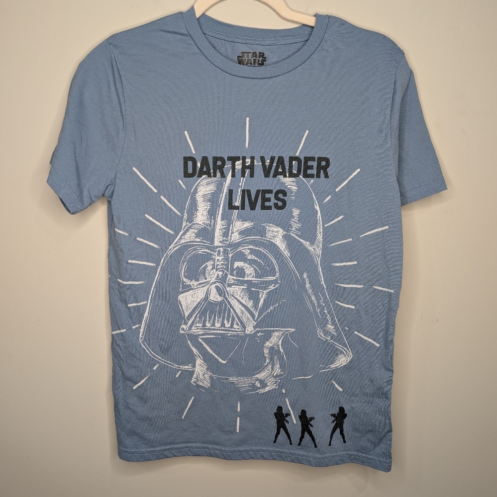 ⭐ Star Wars “Darth Vader Lives” Graphic Tee | Size Large